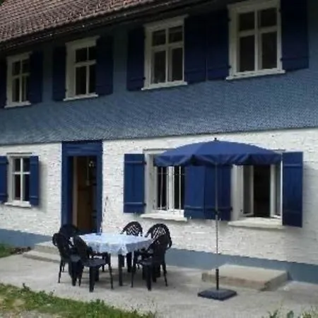 Blaue Haus In *